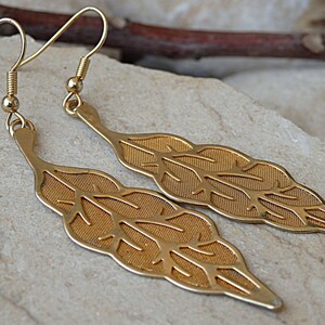 Leaf gold earrings. Every day jewelry.  Simple dangle earrings for bride.  Wedding classic earrings.  Bridesmaid gift. Gold Ear weights