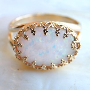 Gold Weißer Opal Ring, Oval Opal Ring, Oktober Geburtsstein, Edelstein Ring, Opal GoldFilled Ring, Abgerundeter Opal Ring, Opal Schmuck Geschenk Ideen Bild 1