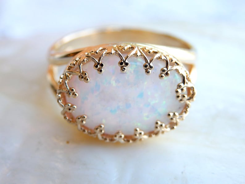 Gold Weißer Opal Ring, Oval Opal Ring, Oktober Geburtsstein, Edelstein Ring, Opal GoldFilled Ring, Abgerundeter Opal Ring, Opal Schmuck Geschenk Ideen Bild 1