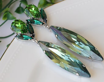 Emerald earrings, Long Bridal earrings,  Art Deco earrings, Woman earrings,Green wedding earrings, Formal Jewelry, Shoulder Dusters Earrings
