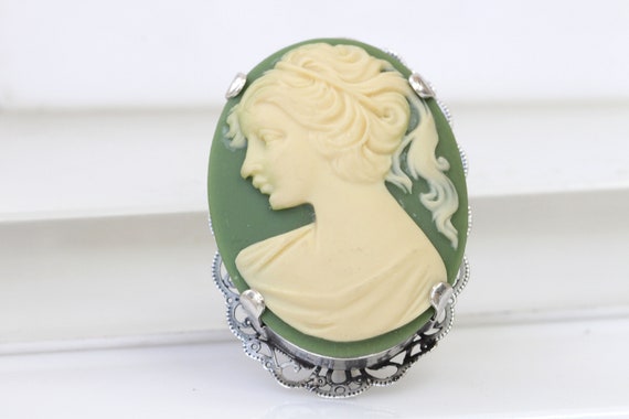 CAMEO BROOCH Emerald Green Cameo Brooch Vintage Cameo Brooch