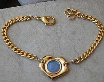 Pulsera de cadena con forma de corazón chapada en oro de 24 quilates y centro de cristal.