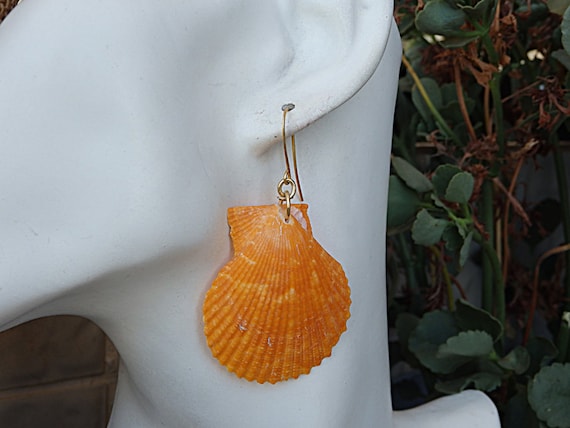 オレンジの貝殻イヤリング、夏のボヘミアンビーチジュエリー - Etsy 日本