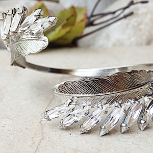 Braut Kristall Manschette. Silber Armreif.  Armband. Brautjungfern Armband. Blätter Armband. Feder manschette. BrautArmband Hochzeit