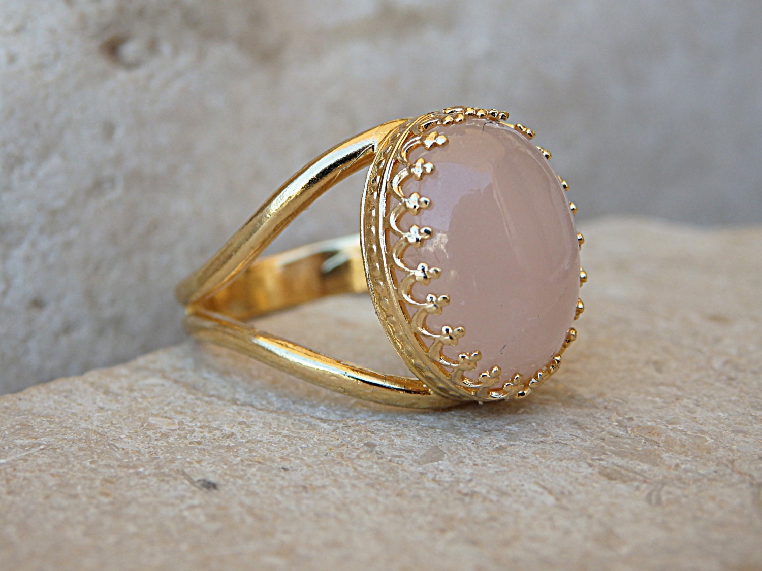 Rose quartz gold ring discount