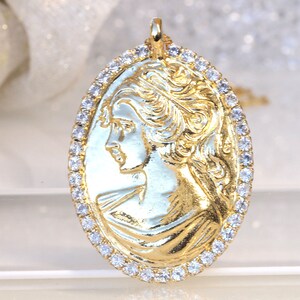 GOLD CAMEO NECKLACE, Lady Cameo Necklace, Cameo Pendant,  Victorian Style,  Cameo Necklace, Statement Gift, vintage Cameo Necklace