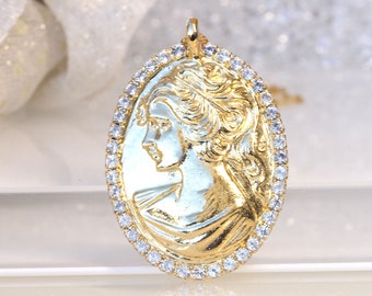 GOLD CAMEO NECKLACE, Lady Cameo Necklace, Cameo Pendant,  Victorian Style,  Cameo Necklace, Statement Gift, vintage Cameo Necklace