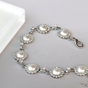 IVORY PEARL BRACELET,  Pearl, Wedding Pearl Gift, Gentle Bracelet, Bridal Pearl Bracelet, Silver Pearl Bracelet, Evening Jewelry