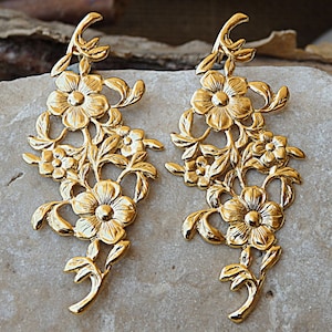 Gold Stud Bridal Earrings. Gold leaf stud earrings. Statement gold earrings. Wedding gold leaves earrings. Post earrings. Silver 925 studs