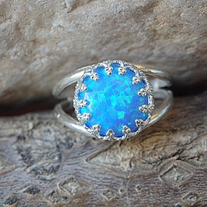 Örhängen i sterlingsilver med blå eldopal - Oktobers födelsesten bild 3