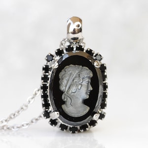 BLACK CAMEO NECKLACE, Man Portrait Necklace, Victorian Necklace, Retro Vintage Necklace, Cameo Antique Looking, Jet  Oval Pendant