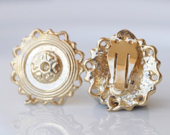 Pendientes de clip vintage dorados con forma de flor, sin necesidad de perforar.