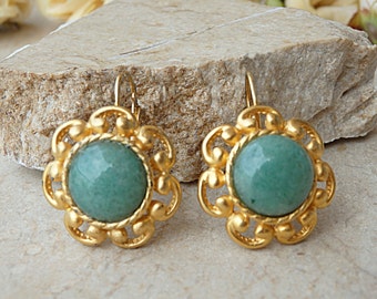 Green earrings. Flower earrings. Agate earrings. Vintage look jewelry. Energy earrings. Floral earrings. Green gold earrings gift.  Handmade