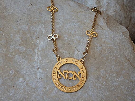 mom pendant gold