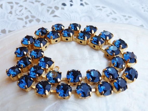 What color jewelry goes with a navy dress? - Quora