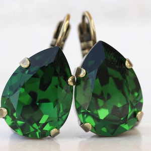 Bridal OLIVE GREEN earrings, Bridesmaid Dark Moss Green Earrings, Vintage Drop Earrings, Light Emerald  Earring,  Wedding Jewelry