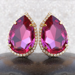 フクシアクリスタル ティアドロップ スタッドピアス：ローズゴールドメッキ