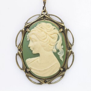 Cameo ketting, groene ketting, Cameo hanger, Olijf groene sieraden, Lady Cameo Ketting, Victoriaanse stijl, acryl Cameo , Moederdag Cadeau