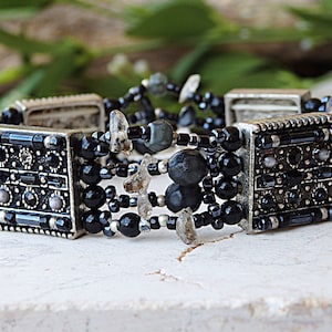 Brede zwarte armband, zwarte avond armband, dikke armband, zwarte kralen manchet armband, zwarte kristal armband, flexibele kralen armband