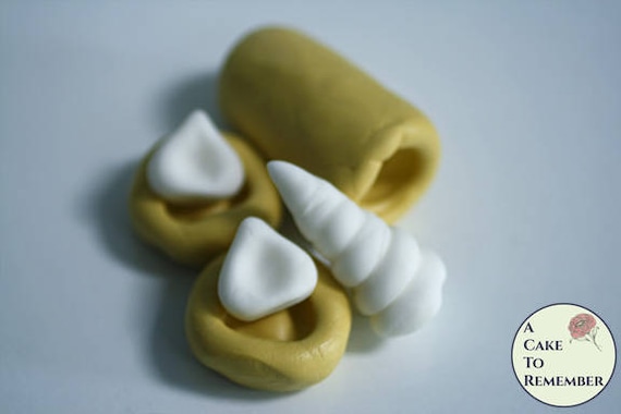 1.5" Unicorn horn and ears silicone mold to make cupcake toppers. Small unicorn horn mold for fondant, gumpaste, polymer clay, resin M5199 Il_570xn