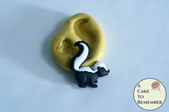 Small skunk mold for cake decorating, 1" tiny cupcake toppers. Silicone mold for unicorn theme crafts, polymer clay, resin, utee, M5202 Il_570xn