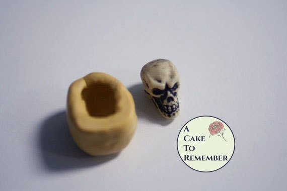 Little skull mold for gumpaste, Halloween cake decorating or cupcake toppers. Also good for resin, polymer clay and jewelry making M5020 Il_570xn
