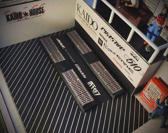 1:64 Scale Kaido House Diorama – LED Garage Display for Diecast