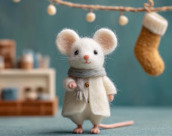 Needle Felted Mouse Figurine, Wool Character Statue,Handmade Storybook Mouse,Felt Ornament