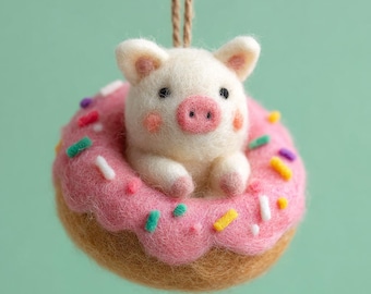 Adorno de cerdito rosa de fieltro de lana natural, 8 cm de altura.