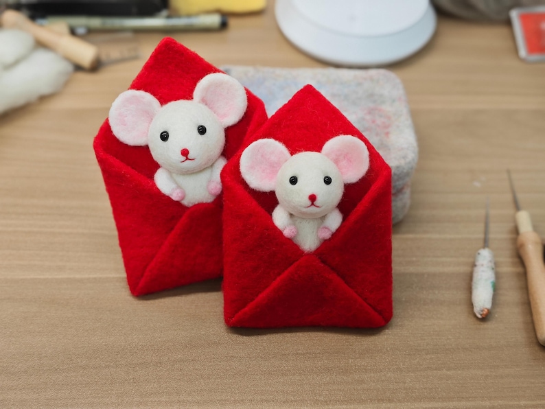 Needle Felted Mouse, Valentine's Day Gift, Wool Animal with Heart, Romantic Decor image 13
