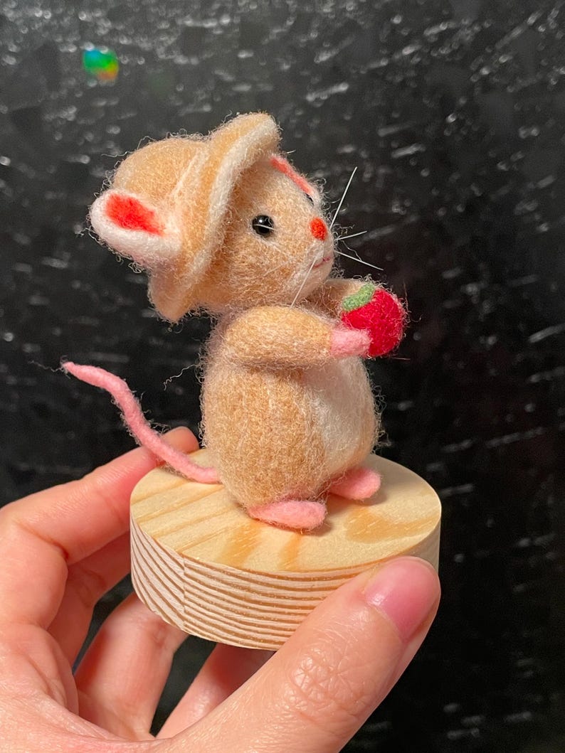 Needle Felted Mouse Figurine, Wool Character Statue,Handmade Storybook Mouse,Felt Ornament image 10