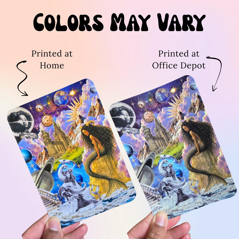 Op de afbeelding: Twee rechthoekige kunstdrukken met een surrealistisch collage-ontwerp. De prints tonen een zeemeermin, planeten en een vrouw met een ruimtehelm. Tekst bevat "COLORS MAY VARY", "Printed at Home" en "Printed at Office Depot".