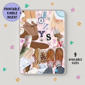 Puede incluir: Una funda transparente con un diseño de collage con botas marrones, zapatillas y tazas de café. La palabra "COZY" está escrita con letras y estrellas. El texto en la funda dice "PRINTABLE KINDLE INSERT" y "9 AVAILABLE SIZES".