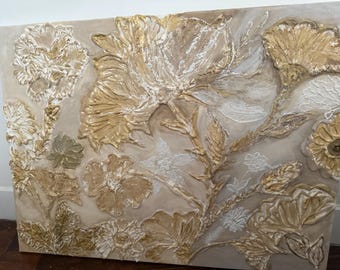 Beige en gouden bloemenschilderij