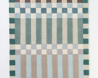 Alfombra geométrica de lana tejida a mano, color verde azulado marfil, estilo escandinavo moderno.