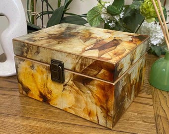 Caja de madera con diseño floral para guardar recuerdos, cofre decorativo con tapa.