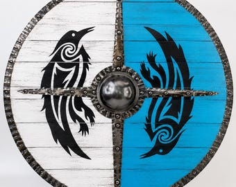 Escudo vikingo de cuervo hecho a mano / Escudo redondo nórdico de madera, réplica para LARP/cosplay con aspecto desgastado por la batalla