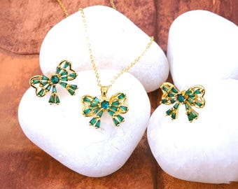 Conjunto de joyas con lazo verde esmeralda: collar y pendientes chapados en oro