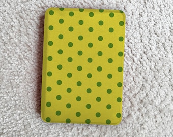 Yellow & Green Dots Kindle Cover/Kobo Case: Minimalist E-reader Cover for All New Kobo Clara Colour, Magnetic Detachable Kindle Case
