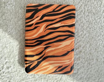 Tiger Print Kindle Paperwhite Case Detachable Clear Back, Kobo Case with Hand Strap, Kobo Libra Colour Skin Cover, Minimalist Gift for Her