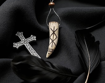 Viking BindRune-ketting | Geweihanger met Noorse runen | Noordse amuletsieraden | Symbool van kracht en bescherming | Uniek cadeau