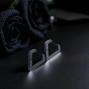 Spitze Creolen | Gothic Huggie Creolen für Herren | Edelstahl Minimalist Creolen | Einzigartiger Punk Gothic Schmuck | Geschenk für Sie oder Ihn