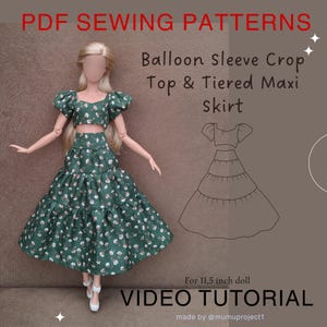 Pode incluir: Uma boneca vestindo um top cropped e uma saia maxi em camadas com estampa floral verde. A imagem inclui o texto "PDF SEWING PATTERNS" e "VIDEO TUTORIAL". O padrão é para uma boneca de 29,2 cm. O design apresenta mangas balão.