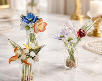Bouquet di fiori in vetro fatto a mano per il mese di nascita in vaso, regalo floreale artigianale, decorazione floreale senza tempo