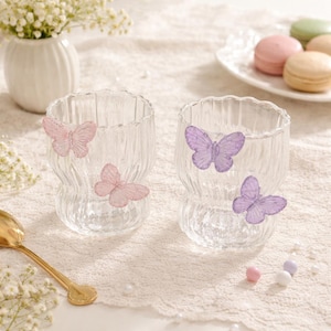 蝶の形をしたガラスカップ、リブ付きドリンクウェア、コテージコア風タンブラー