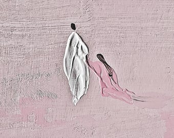 Impressão em tela "Mulher toca Jesus", arte bíblica minimalista, fé e cura.