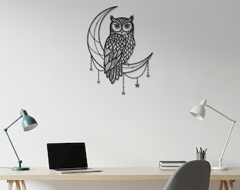 Arte de pared de metal con búho sobre luna creciente, decoración nocturna con estrellas colgantes, estética bohemia mística para dormitorio, sala de estar e interiores artísticos acogedores.
