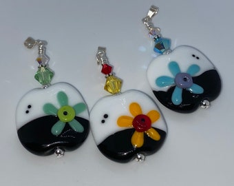 Handmade lampwork pendant, lampwork necklace, artisan jewelry, flower pendant