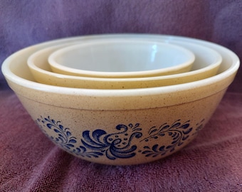 Pyrex Homestead Mixing Bowls, Set of 3 (401-403)