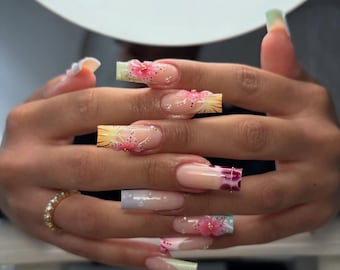 Unghie finte Blush Tropique fatte a mano, unghie pastello con dettagli, unghie finte in gel acrilico resistenti e riutilizzabili, unghie finte di qualità professionale.